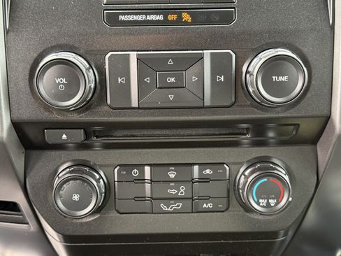 Used 2015 Ford F150 XLT image 21