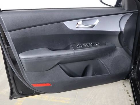 Used 2023 Kia Forte LXS w/ LXS Technology Package FWD image 18