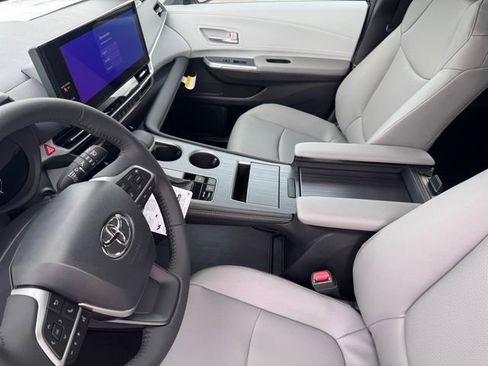 New 2026 Toyota Sienna XLE FWD image 10