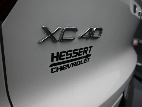 Used 2022 Volvo XC40 T5 R-Design image 31