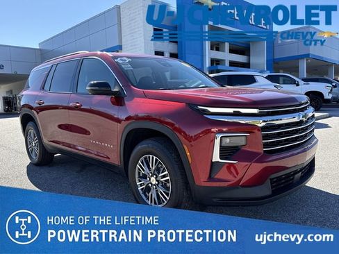 Used 2025 Chevrolet Traverse LT w/ Driver Confidence Package image 1