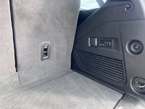 Used 2022 Chevrolet Tahoe RST w/ Sport Performance Package image 12