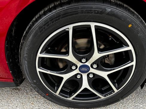 Used 2015 Ford Focus SE w/ SE Sport Package image 26