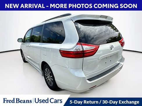 Used 2018 Toyota Sienna XLE FWD image 11