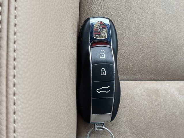 Used 2021 Porsche Macan S AWD/4WD image 44