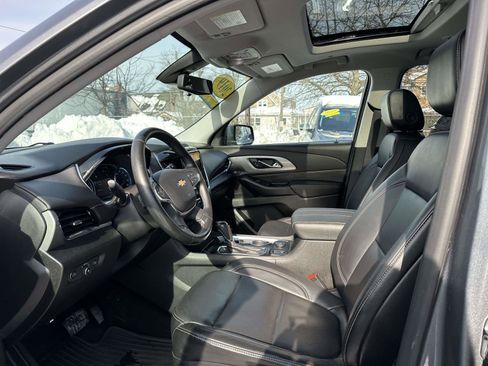Used 2019 Chevrolet Traverse LT w/ LT Premium Package AWD/4WD image 13
