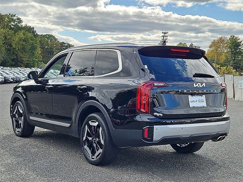 Used 2023 Kia Telluride S image 5