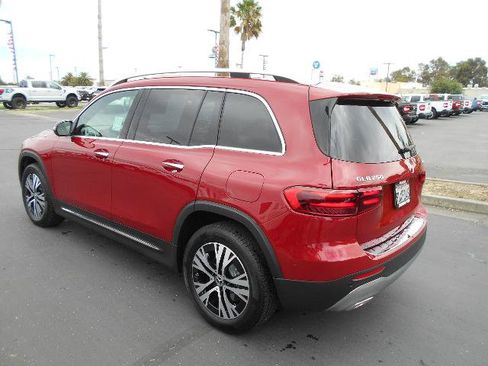 Used 2024 Mercedes-Benz GLB 250 4MATIC image 4
