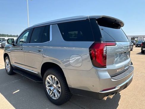 Used 2025 GMC Yukon Denali AWD/4WD image 3