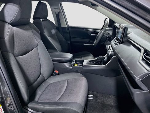 Used 2019 Toyota RAV4 XLE w/ Convenience Package FWD image 25