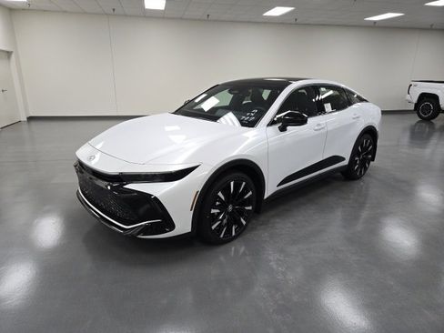 New 2026 Toyota Crown Platinum image 2