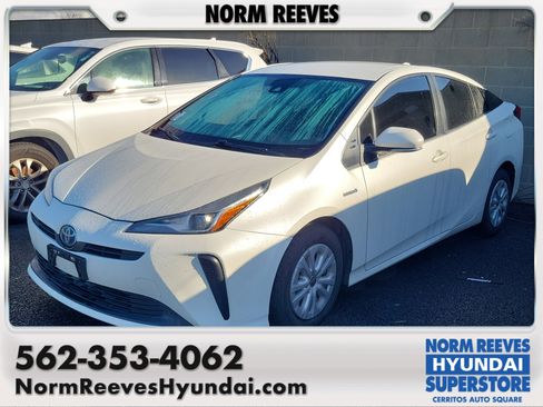 Used 2020 Toyota Prius image 1
