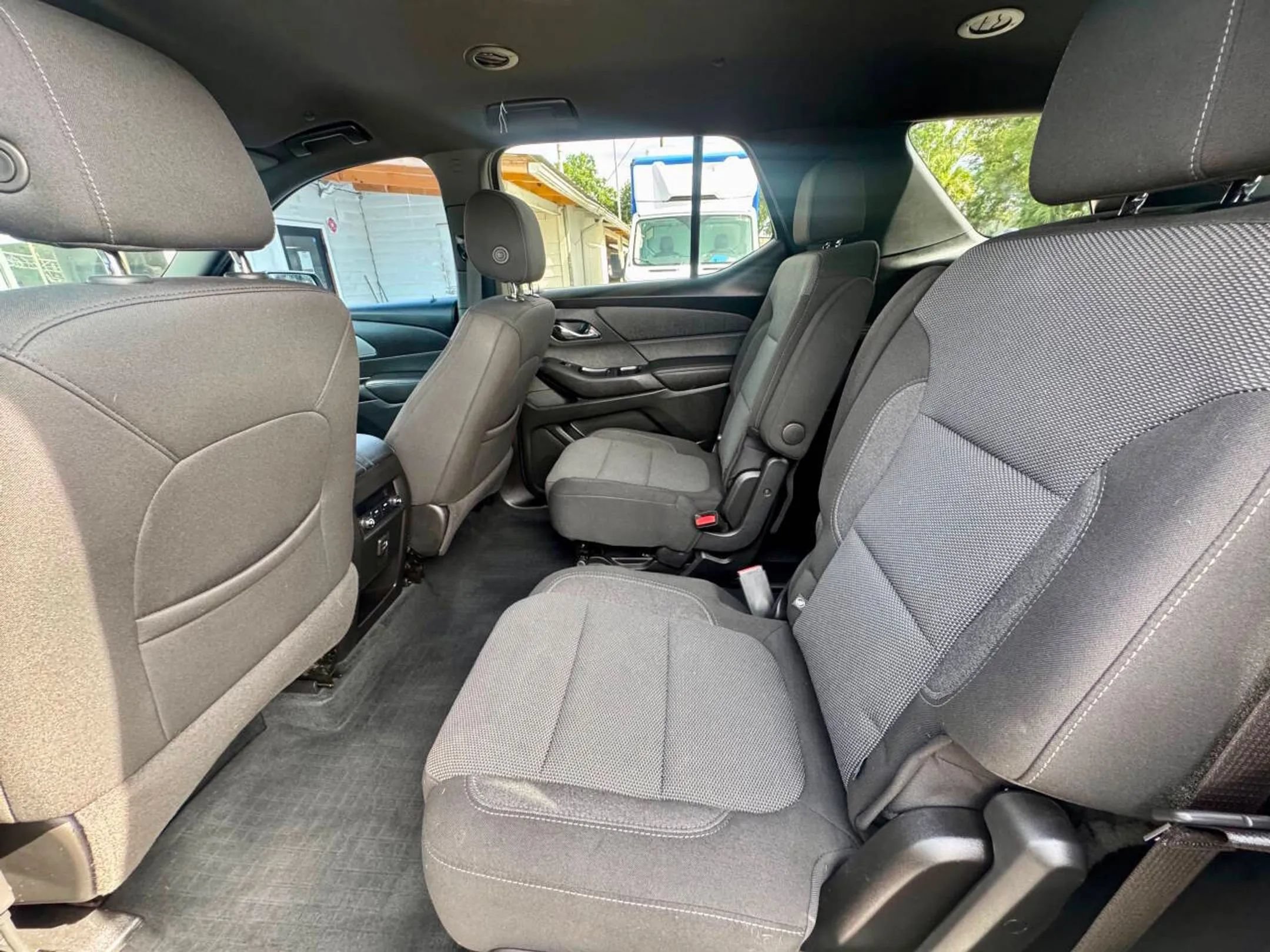Used 2022 Chevrolet Traverse LT FWD image 24