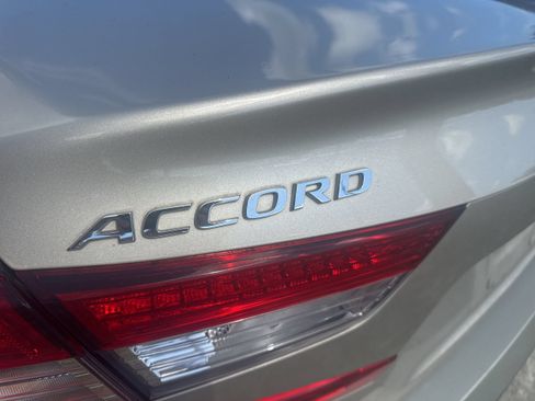 Used 2018 Honda Accord Touring image 11