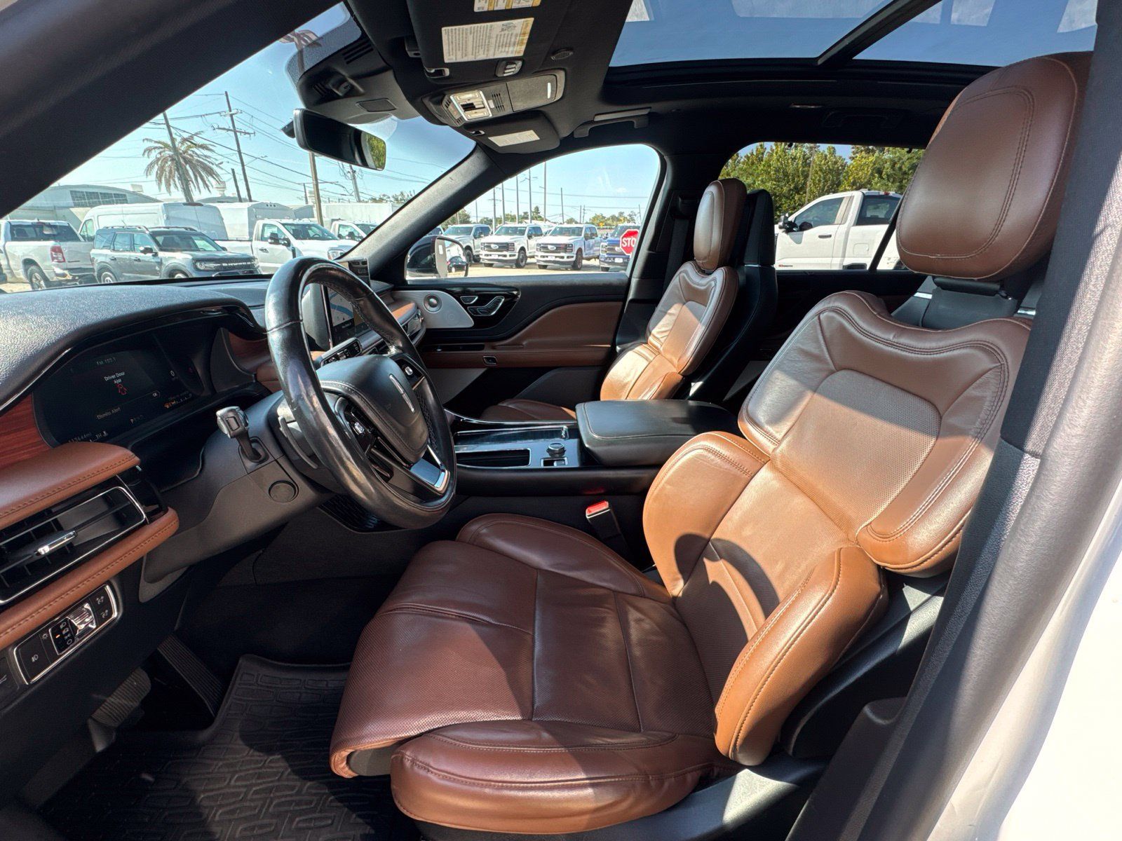Used 2022 Lincoln Aviator Reserve w/ Equipment Group 201A AWD/4WD image 12