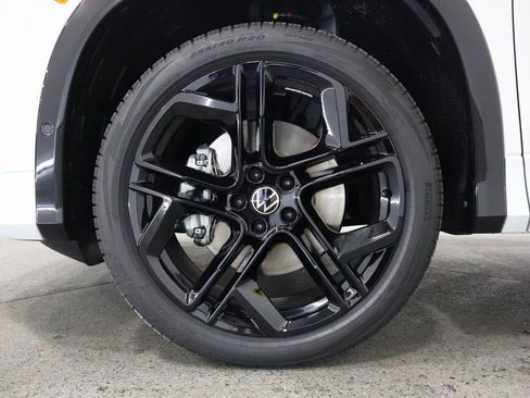 New 2026 Volkswagen Tiguan SE R-Line image 5