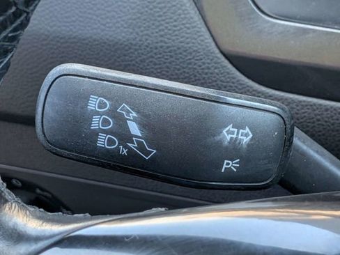 Used 2018 Volkswagen Tiguan SEL AWD/4WD image 30