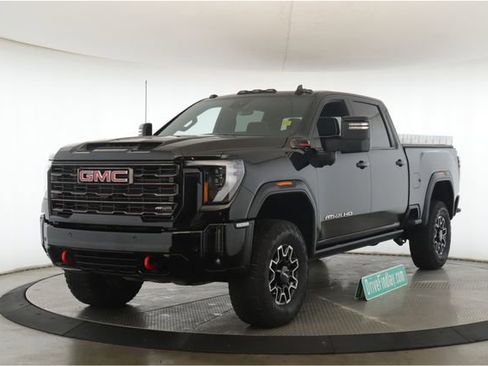 Used 2026 GMC Sierra 2500 AT4X image 10
