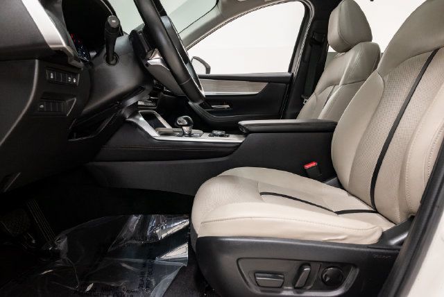 Used 2024 MAZDA CX-90 Plug-In Hybrid w/ Preferred AWD/4WD image 12