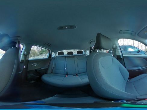 Used 2025 Kia K4 LXS image 39