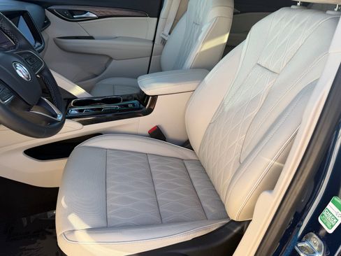 Used 2022 Buick Envision Avenir w/ Technology Package II image 21