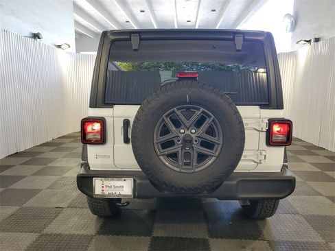 Used 2024 Jeep Wrangler Sport S image 5