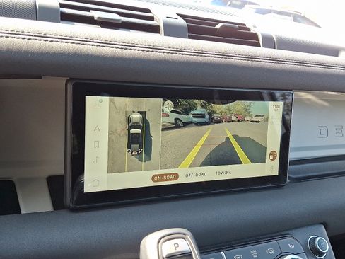 Used 2023 Land Rover Defender 110 X-Dynamic SE image 18