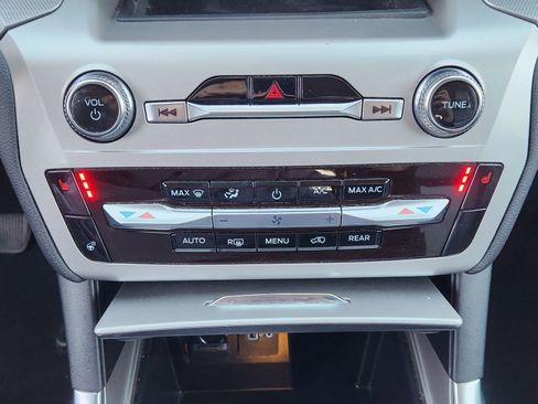 Used 2022 Ford Explorer XLT w/ Equipment Group 202A image 22