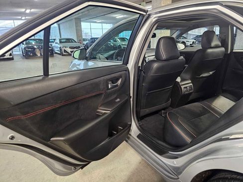 Used 2016 Toyota Camry XSE w/ Moonroof Package image 32