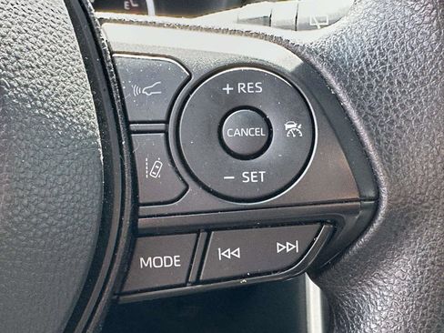 Used 2025 Toyota RAV4 XLE image 31