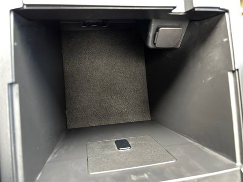 Used 2021 Ford Explorer XLT w/ Equipment Group 202A image 27