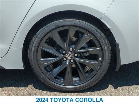 Used 2024 Toyota Corolla SE w/ SE Convenience Package FWD image 11