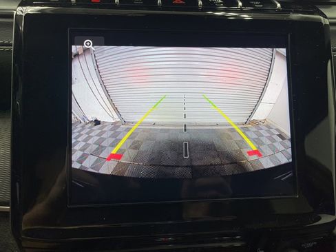 New 2025 Jeep Grand Cherokee Altitude image 9