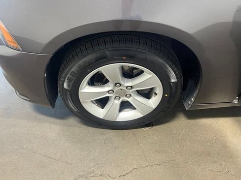 Used 2014 Dodge Charger SXT RWD image 30