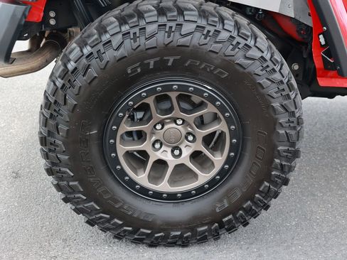 Used 2022 Jeep Wrangler Unlimited Rubicon w/ Xtreme Recon 35" Tire Package AWD/4WD image 11