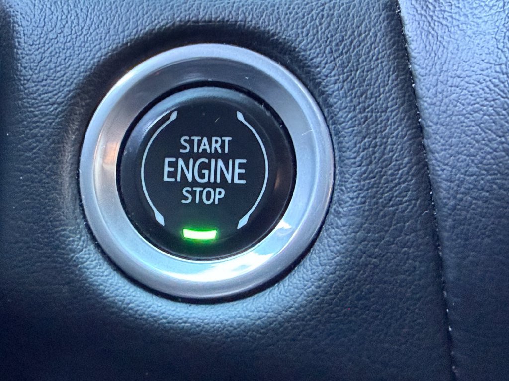 Used 2021 GMC Yukon AT4 w/ Technology Package AWD/4WD image 37
