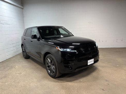 Used 2025 Land Rover Range Rover Sport SE AWD/4WD image 4