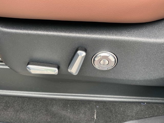 New 2027 Lincoln Navigator Reserve AWD/4WD image 13