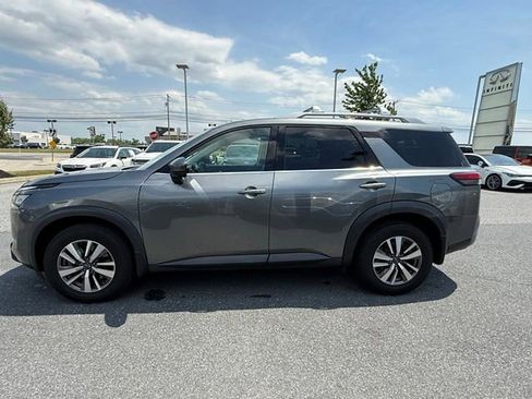 Used 2022 Nissan Pathfinder SL w/ Lighting Package (N92) AWD/4WD image 7