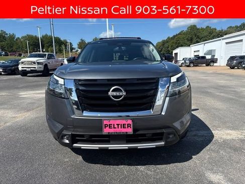 Certified 2022 Nissan Pathfinder SL w/ SL Premium Package FWD image 8