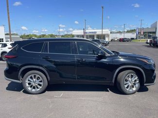 Used 2021 Toyota Highlander Limited FWD video 2