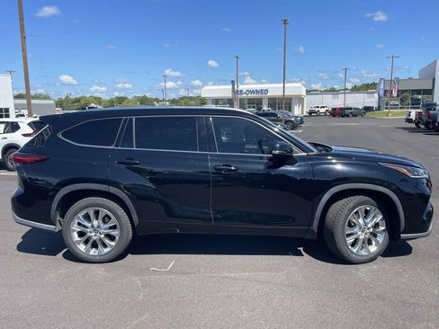 Used 2021 Toyota Highlander Limited FWD image 2