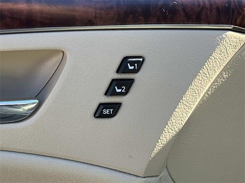 Used 2011 Toyota Avalon Limited image 27