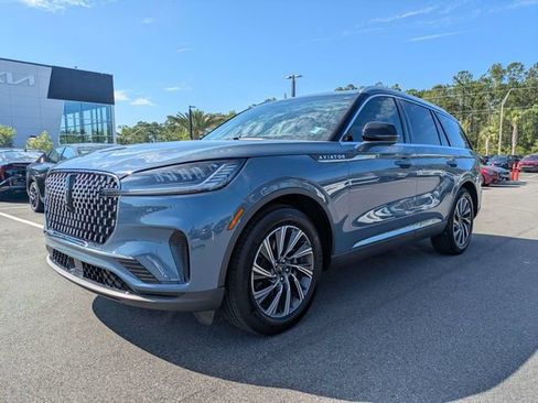 Used 2025 Lincoln Aviator 2WD image 7