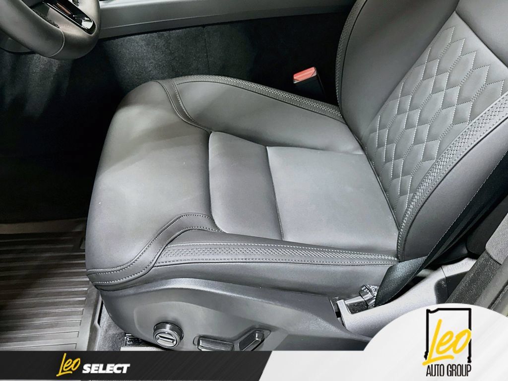 Used 2026 Volvo XC60 B5 Core AWD/4WD image 21