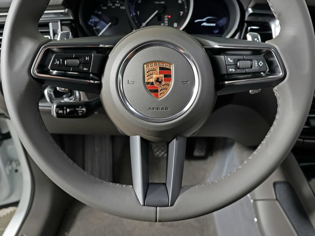 Used 2026 Porsche Macan AWD/4WD image 22