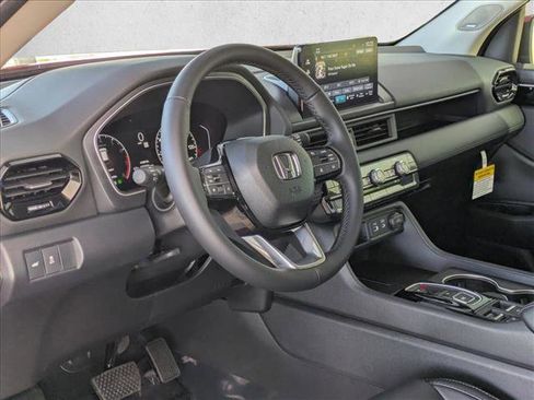 New 2025 Honda Pilot Touring image 3