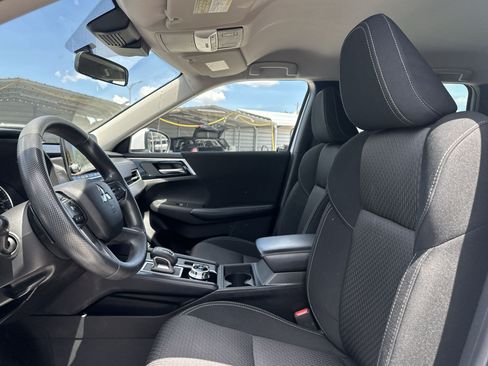 Used 2023 Mitsubishi Outlander ES FWD image 13