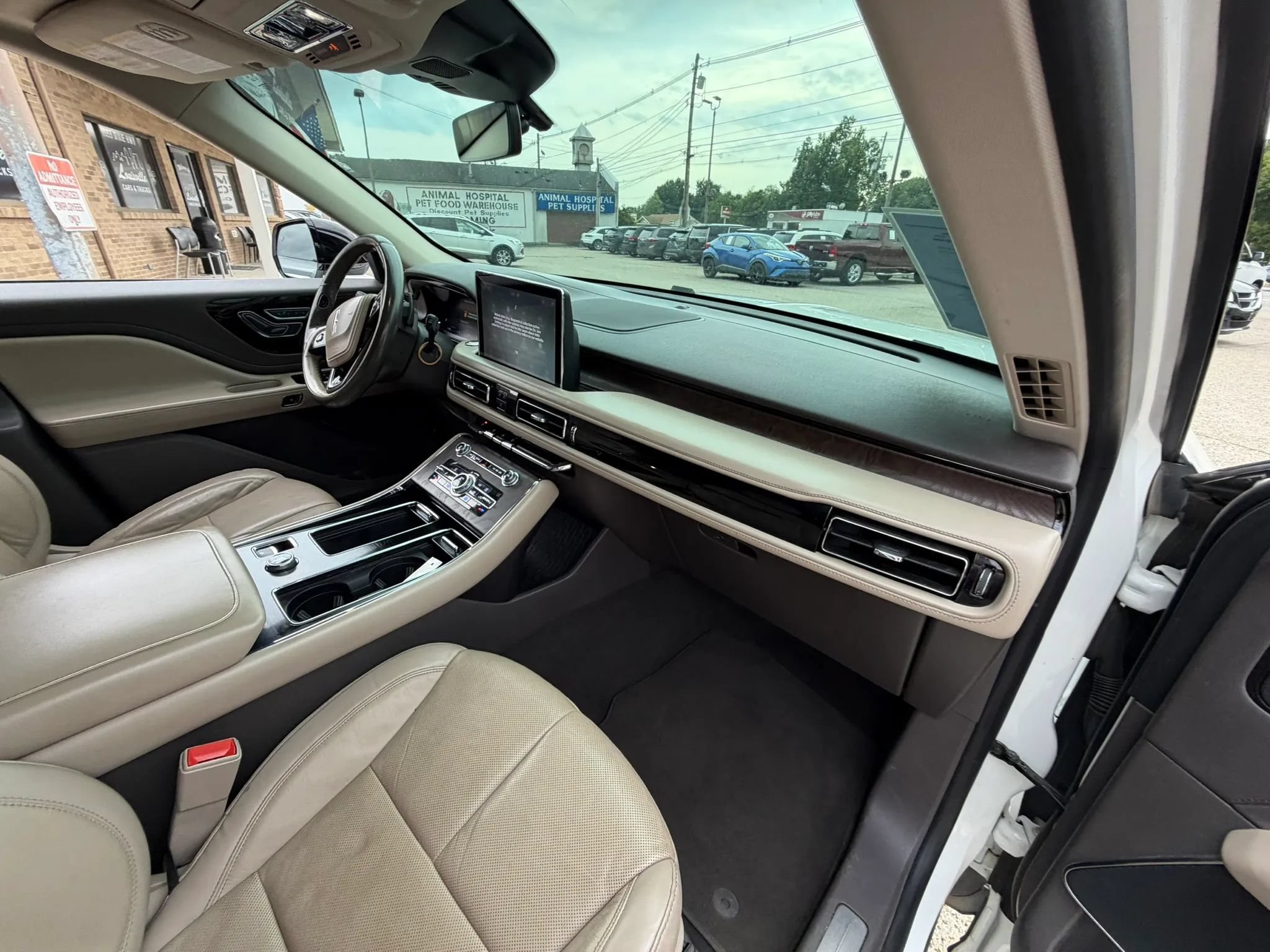 Used 2020 Lincoln Aviator Reserve w/ Elements Package Plus RWD image 12