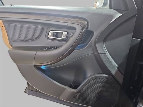 Used 2016 Ford Taurus Limited image 31
